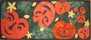 14" x 35" Table Runner Table runner Machine applique Works well on a door too especially on Hallowe'en ©Copyright, 2002, Pat Daniels